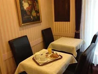 Hotel De La Vallee パリ