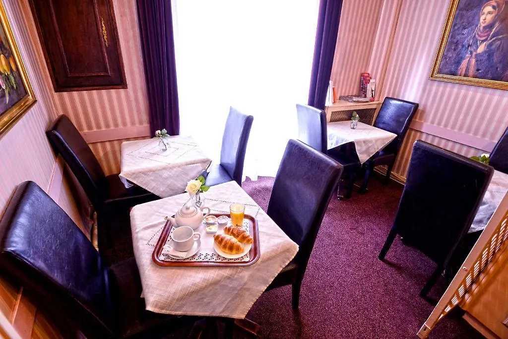 Hotel De La Vallee パリ